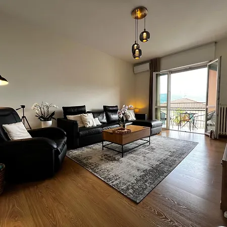 Modern Lakeview In Apartamento